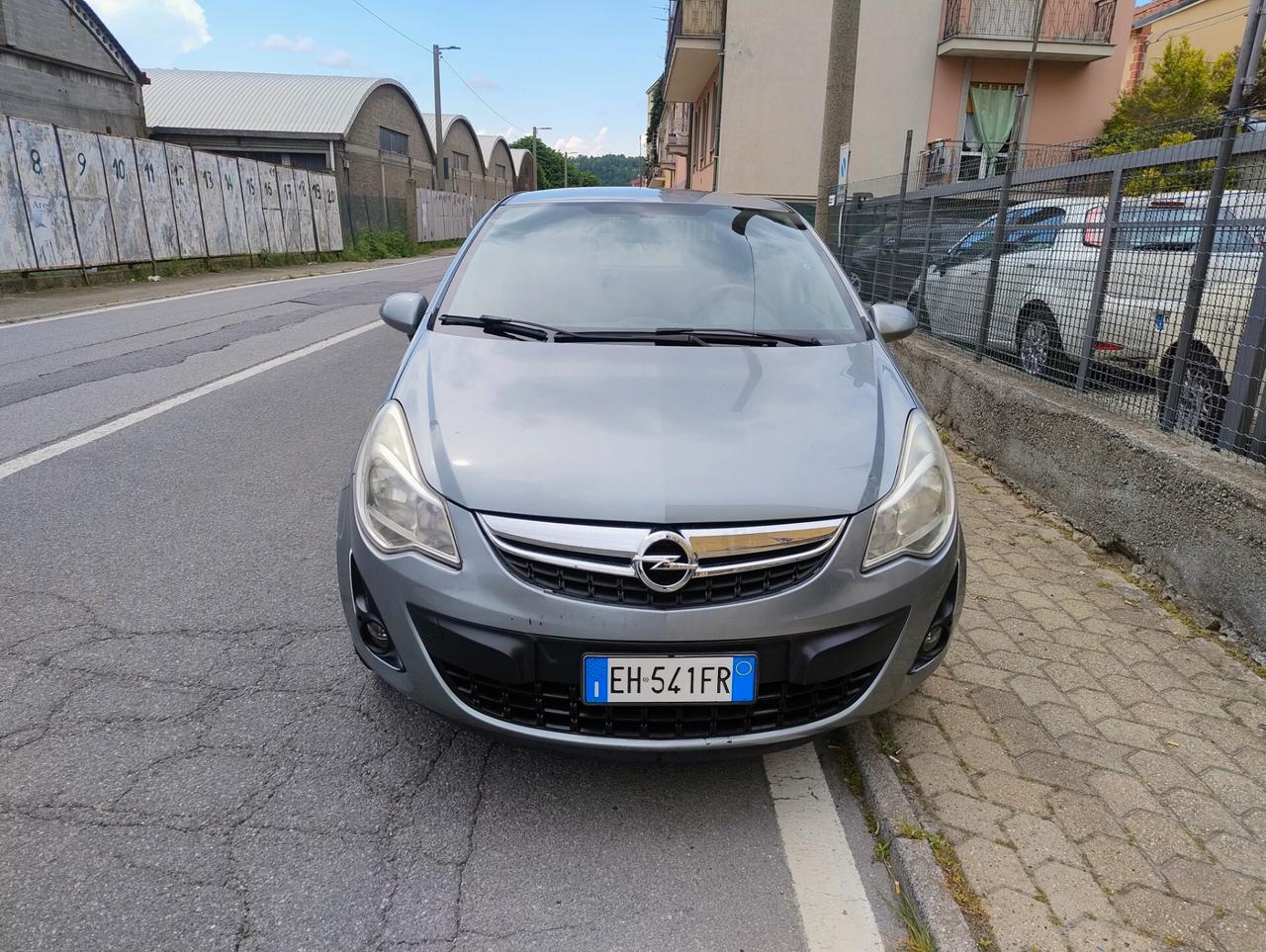 Opel Corsa 1.2 5 porte Cosmo NEOPATENTATI