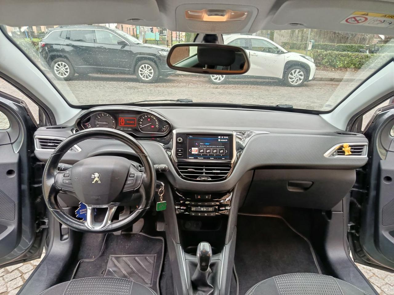 Peugeot 208 Allure 1.2 PureTech 82 #8383