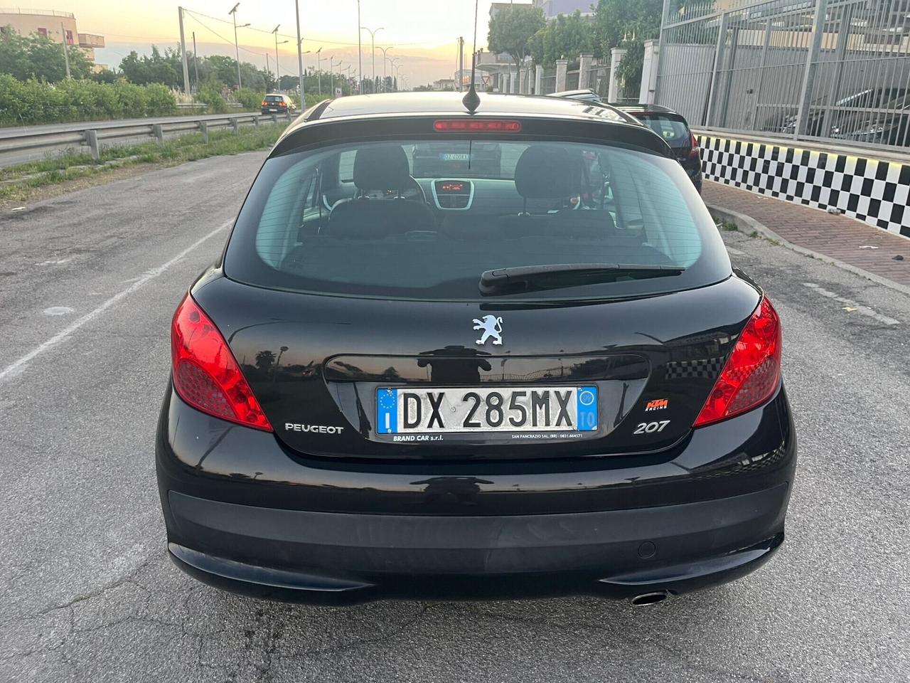 Peugeot 207 1.4 8V X Line - 2009