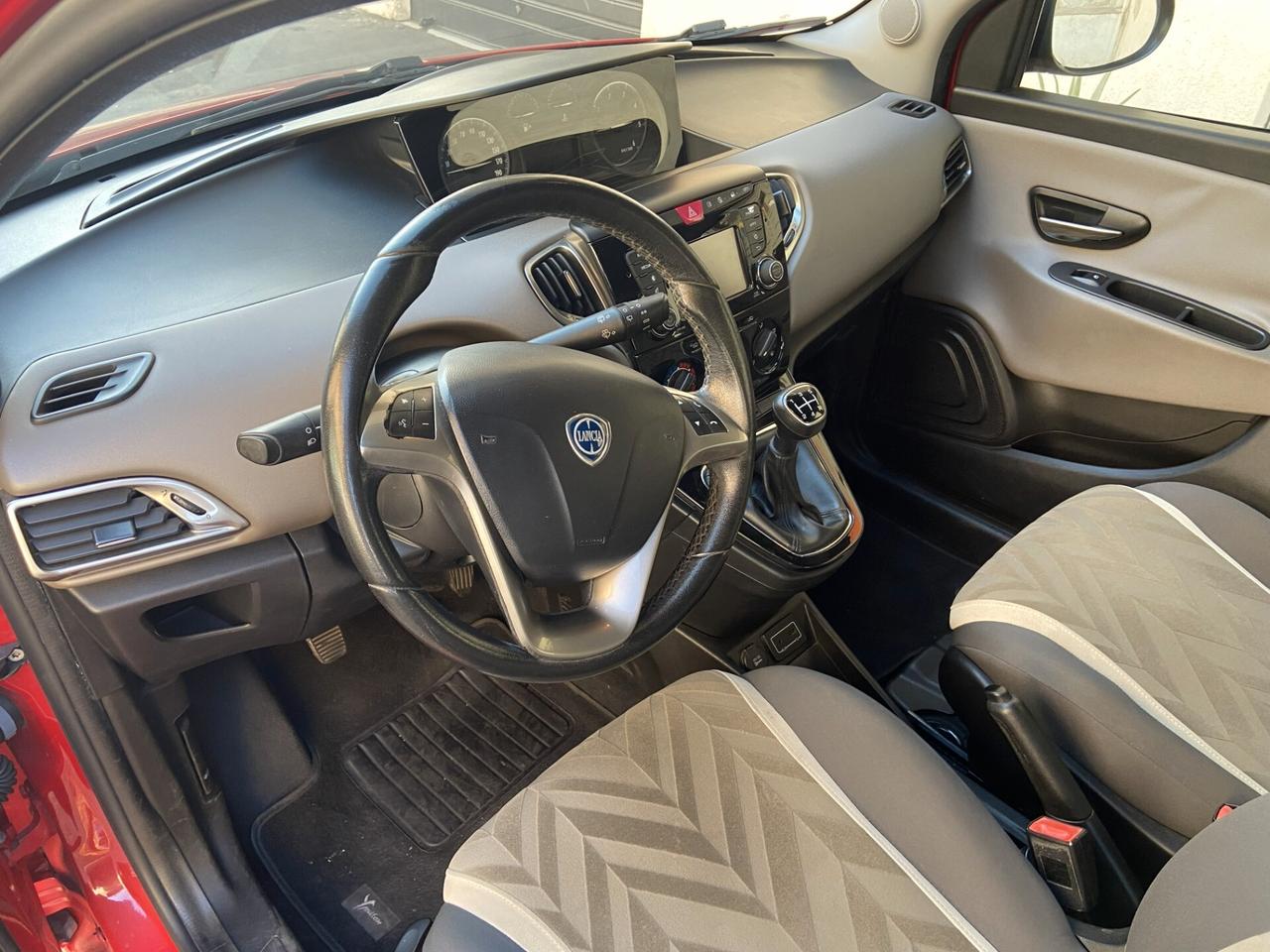 Lancia Ypsilon 1.3 MJT 16V 95 CV 5 porte S&S Silver
