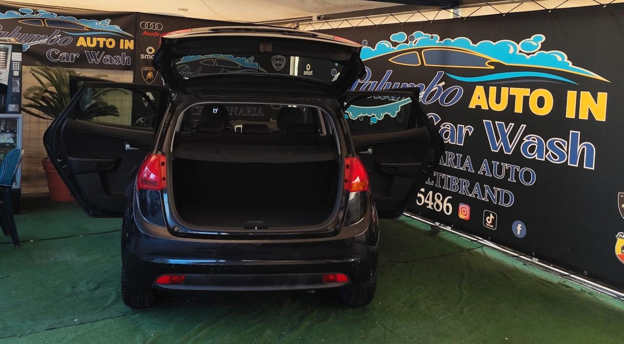 Kia Venga 1.4 CRDi 90CV CROSSOVER