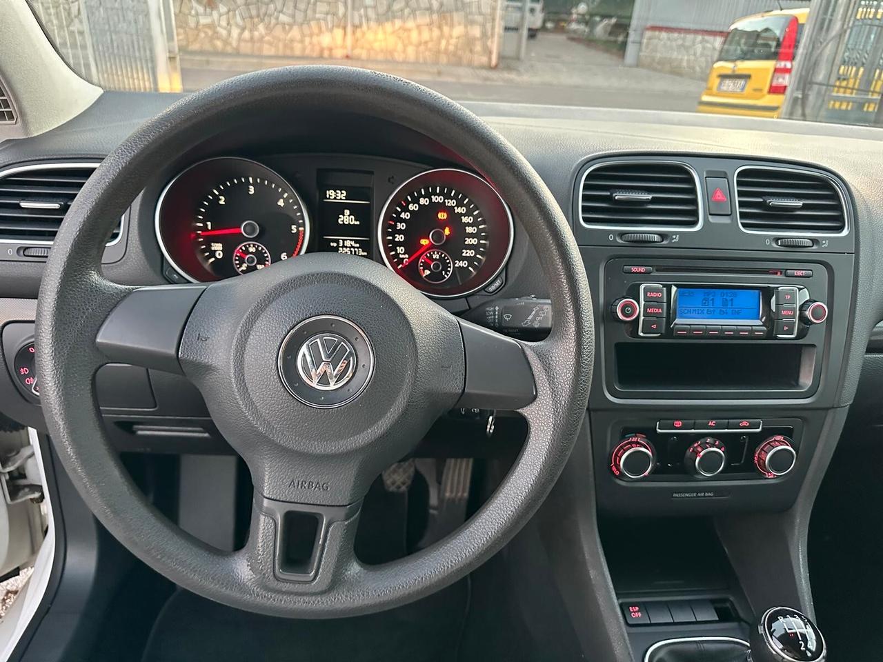 Volkswagen Golf 1.6 TDI DPF 5p. Highline-02/2010