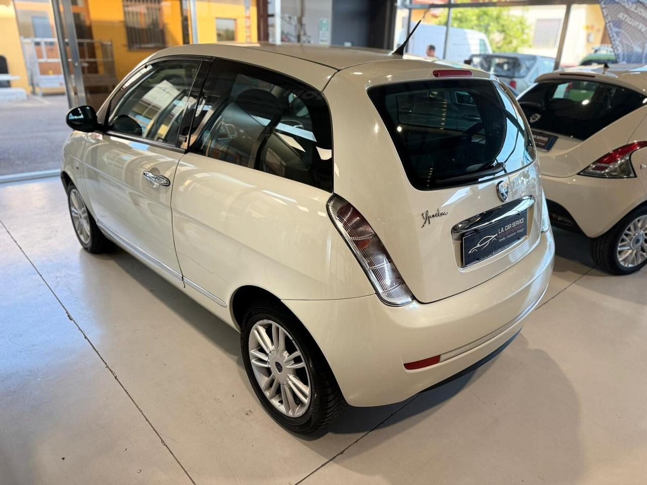 Lancia Ypsilon 1.3 MJT 75 CV Unyca