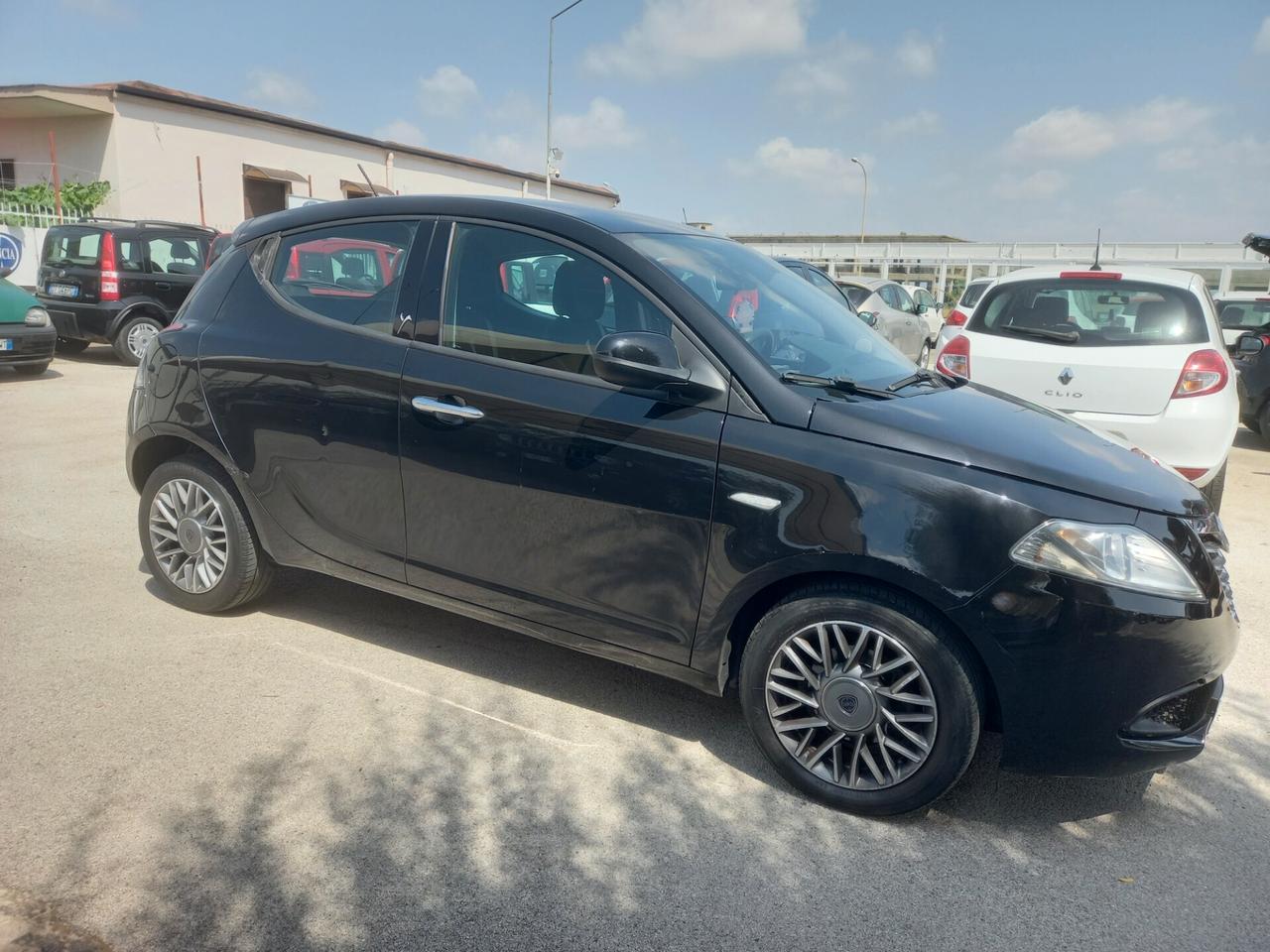 Lancia Ypsilon 1.3 MJT 95 CV 5 porte Platinum