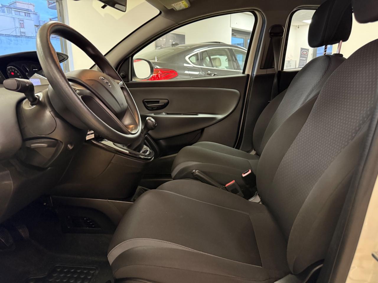 Lancia Ypsilon 1.3 MJT 16V 95 CV 5 porte S&S Silver