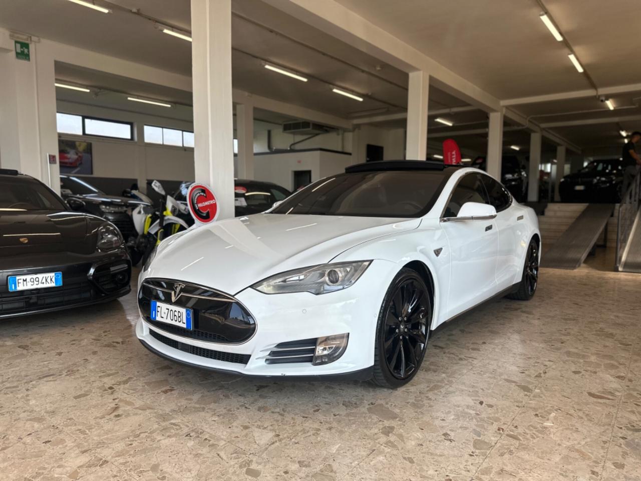 Tesla Model S 85kWh Dual Motor Performance ricariche gratuite