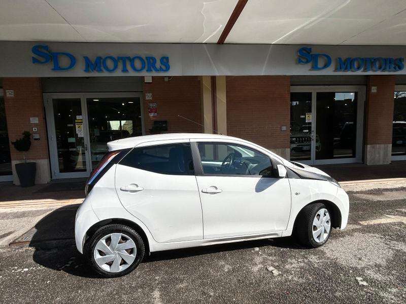Toyota Aygo 5 Porte Aygo 5p 1.0 x-play m-mt *Promo SD 2026*