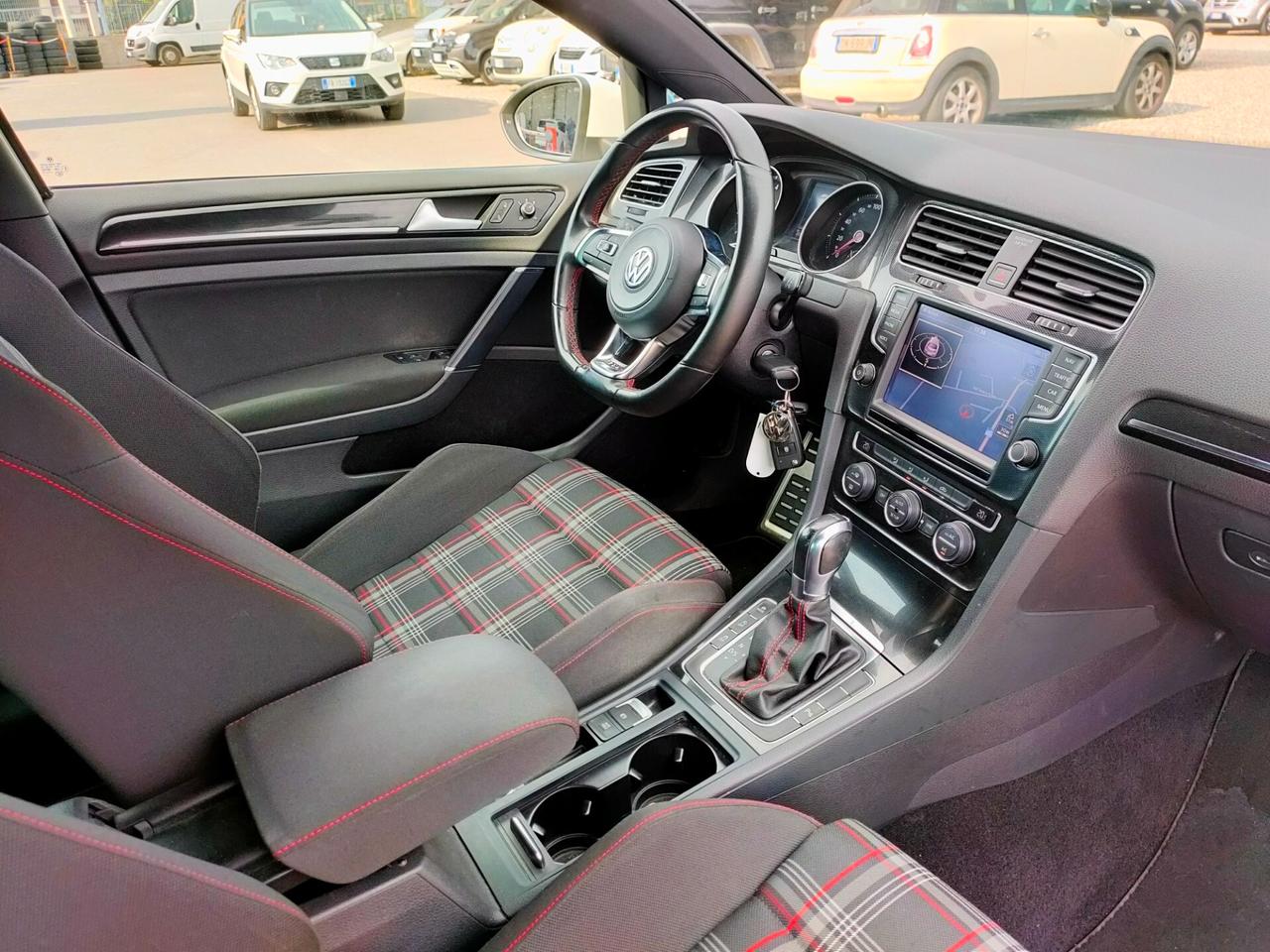 Volkswagen Golf GTI Performance 2.0 TSI 5p. dsg