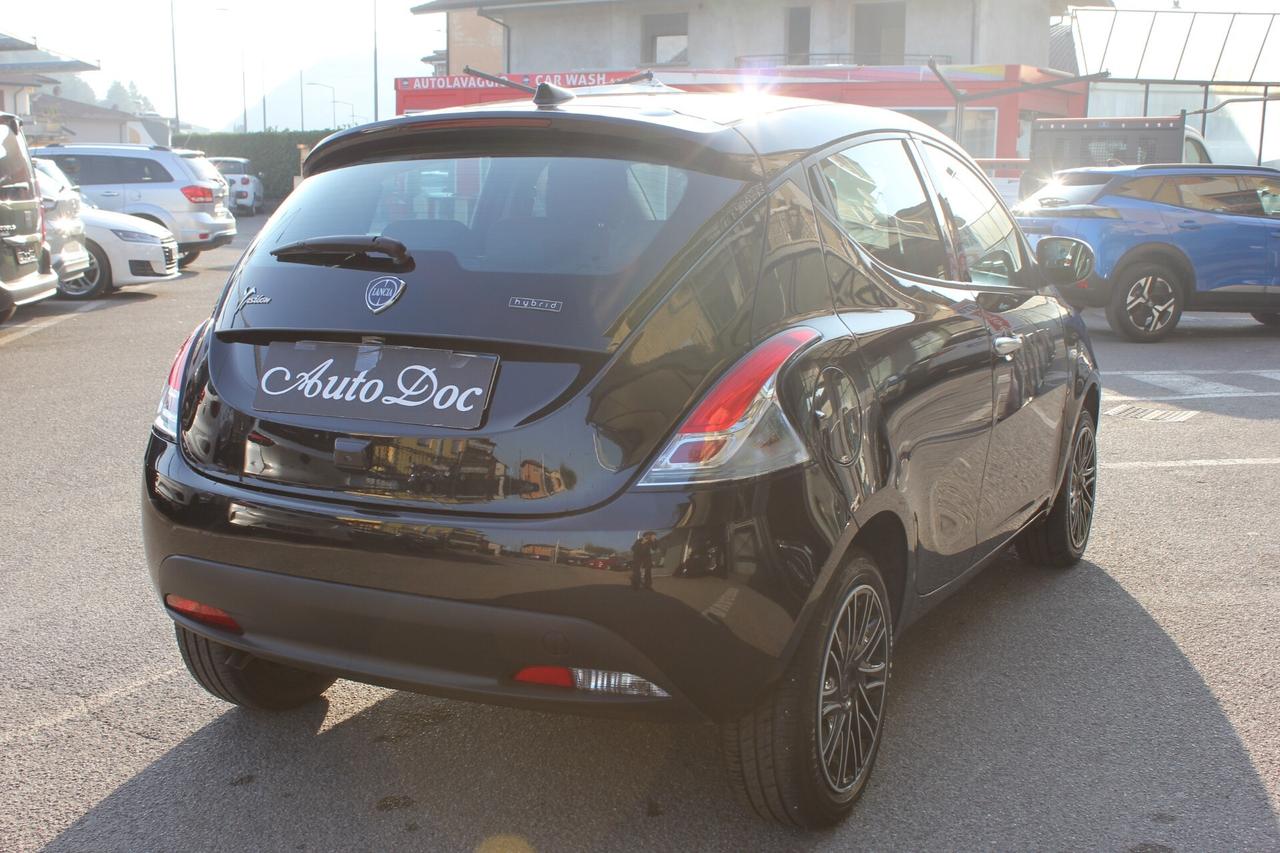 Lancia Ypsilon 1.0 S&S Hybrid Ecochic Gold