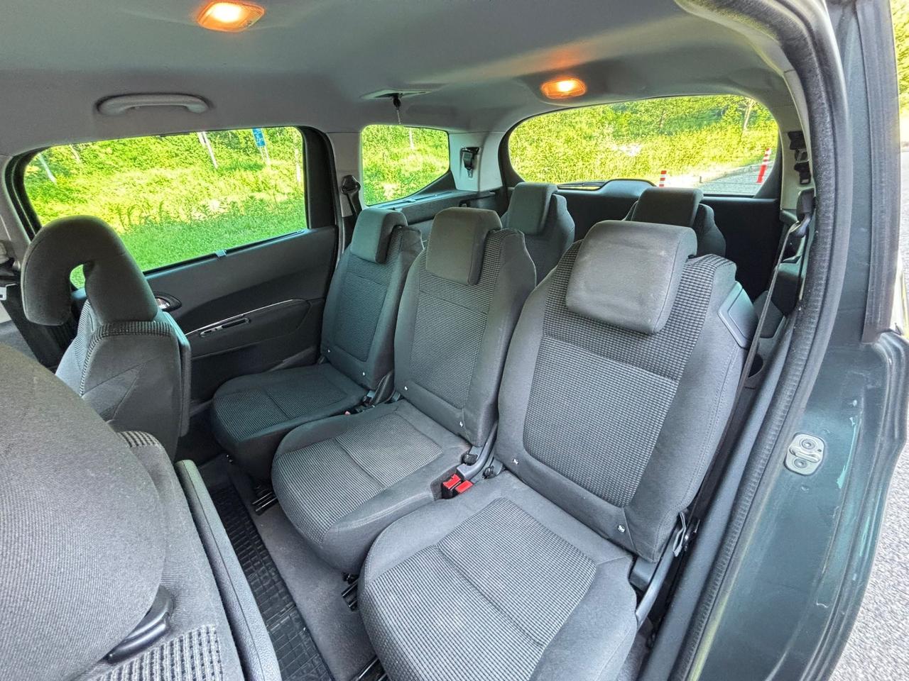 Peugeot 5008 1.6 HDi 115CV Active