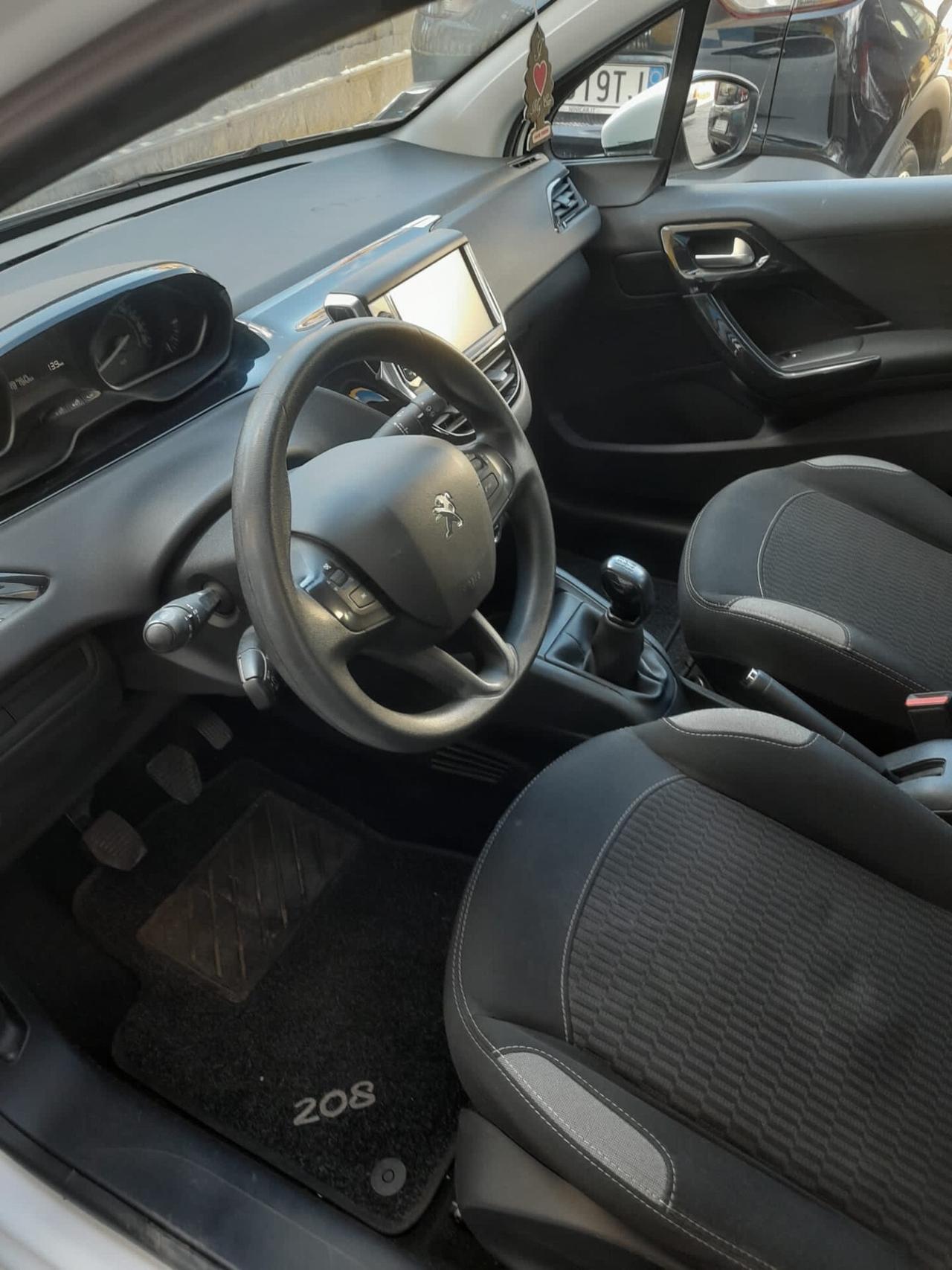 Peugeot 208 PureTech 82 5 porte Allure
