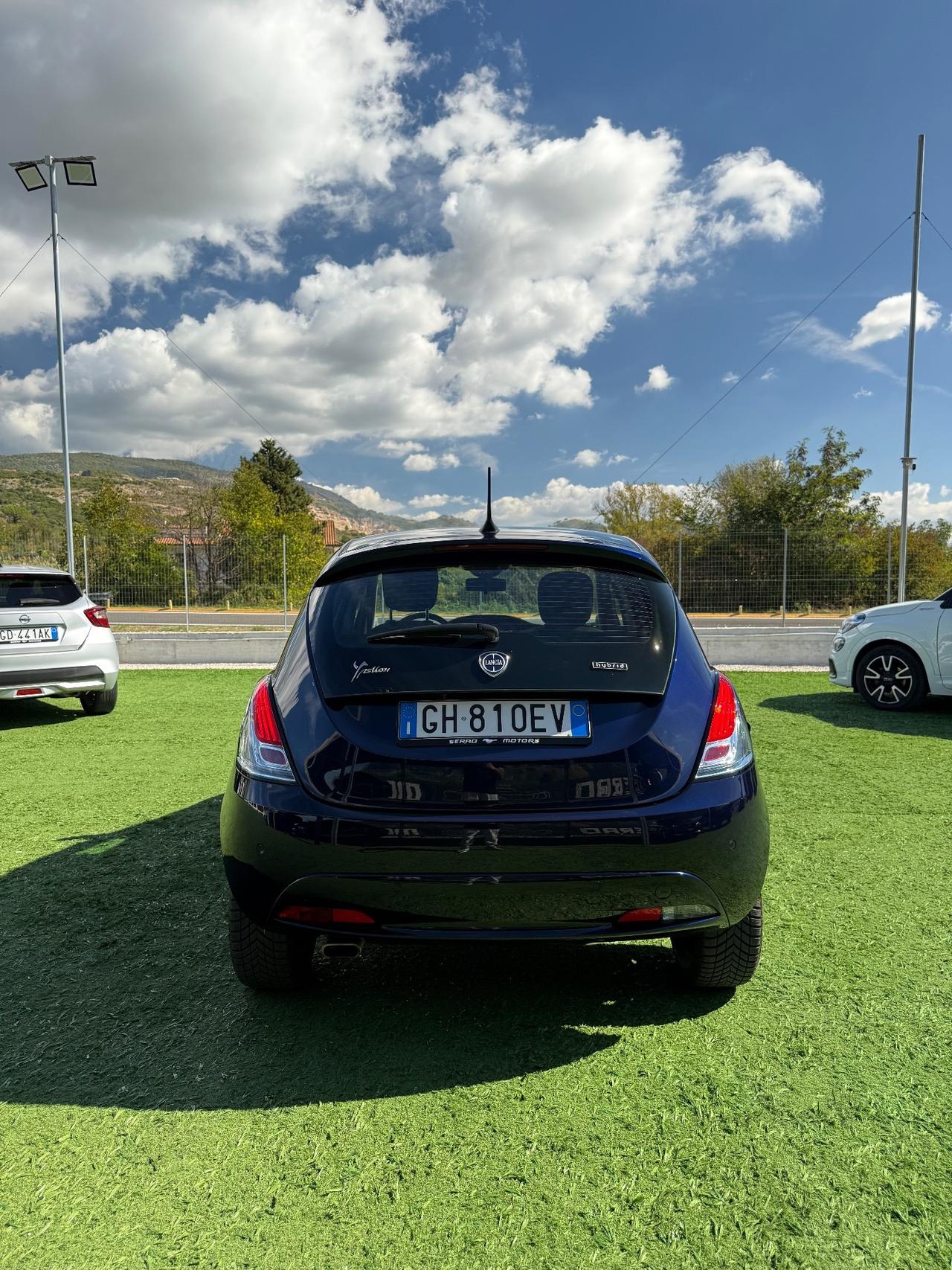 Lancia Ypsilon 1.0 5 porte Hybrid Gold