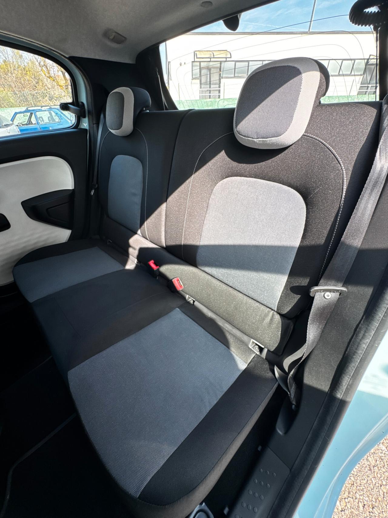 Renault Twingo 1.0 52kW Benz 5p *59.000 km*