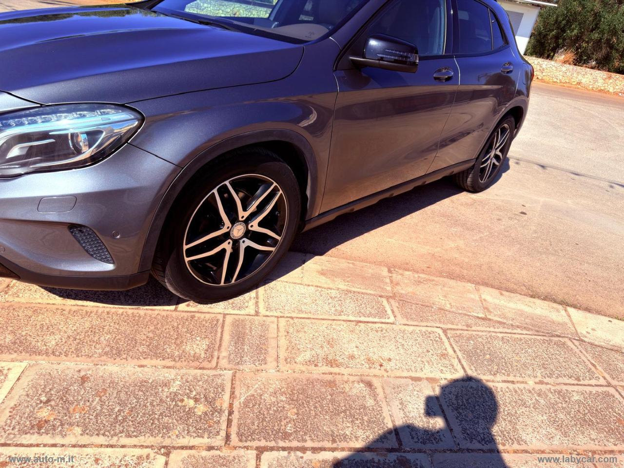 MERCEDES-BENZ GLA 200 d Automatic Premium