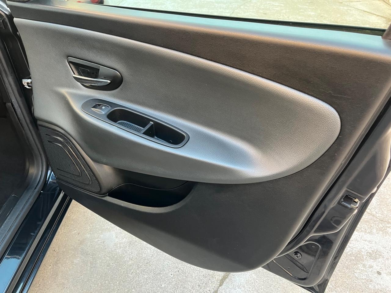 Lancia Ypsilon 1.2 69 CV 5 porte S&S Platinum