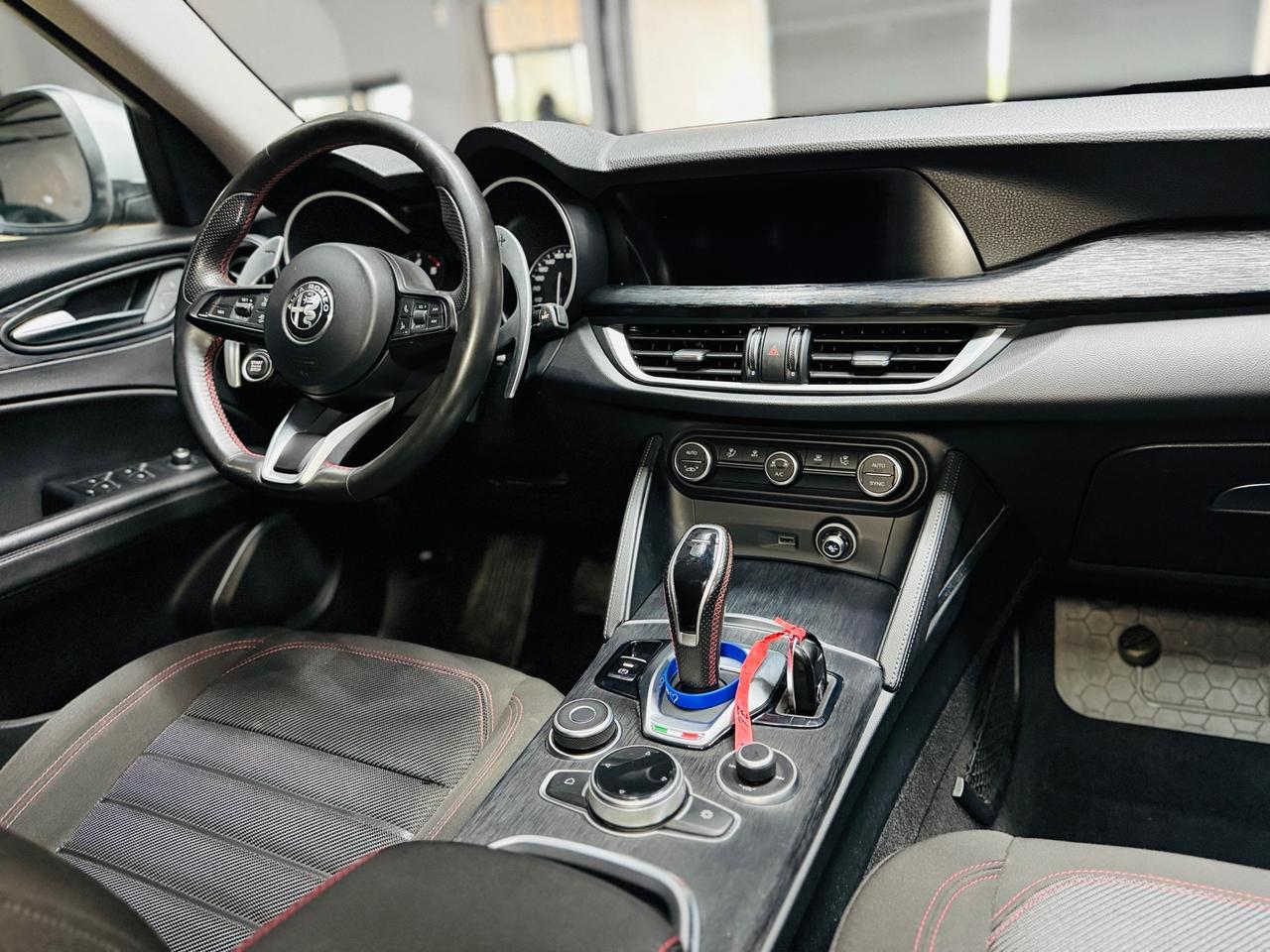 Alfa Romeo Stelvio 2.2 Turbodiesel 160 CV AT8 RWD RED PASSION*