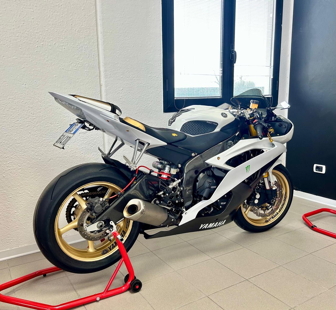 YAMAH YZF - R6 " MOTO TAGLIANDATA E PRONTA ALL'USO "