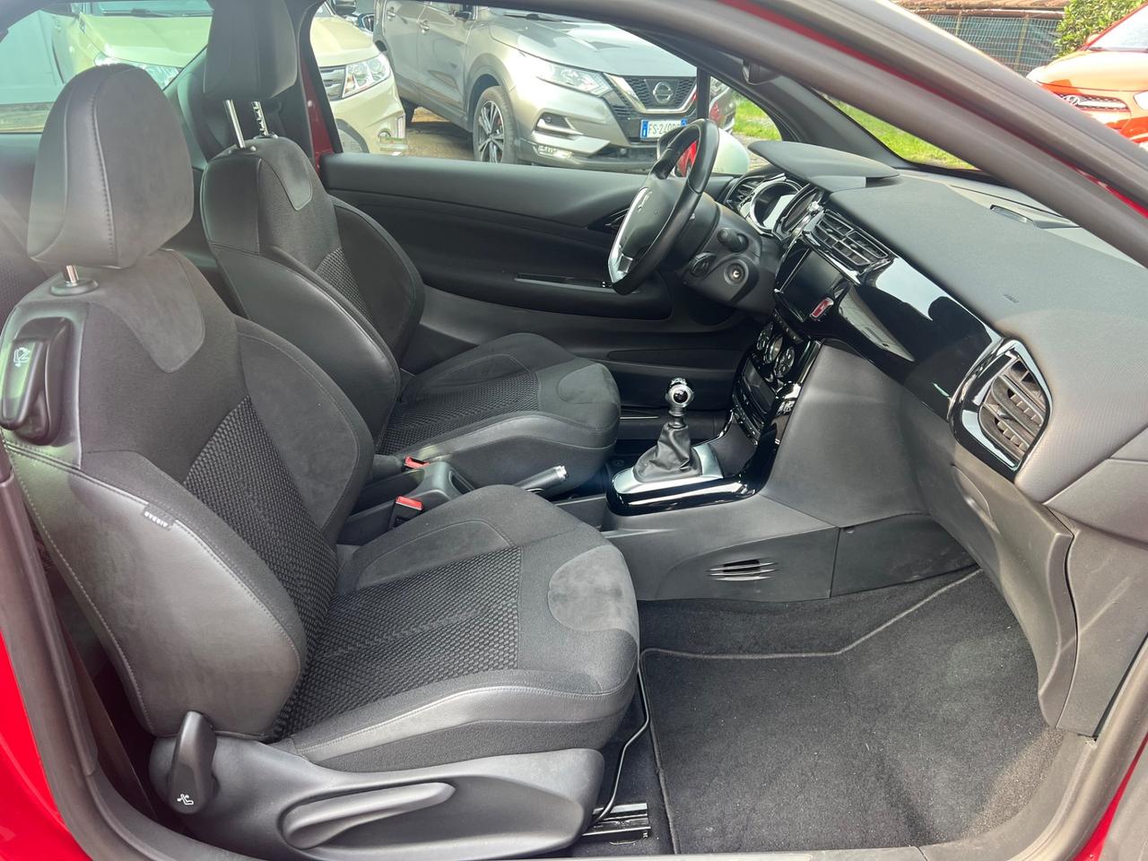 Ds DS3 DS 3 BlueHDi 120 Ines De La Fressange