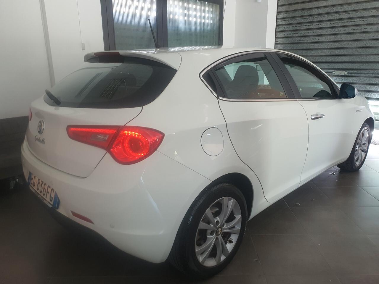 Alfa Romeo Giulietta 1.6 JTDm-2 105 CV Distinctive