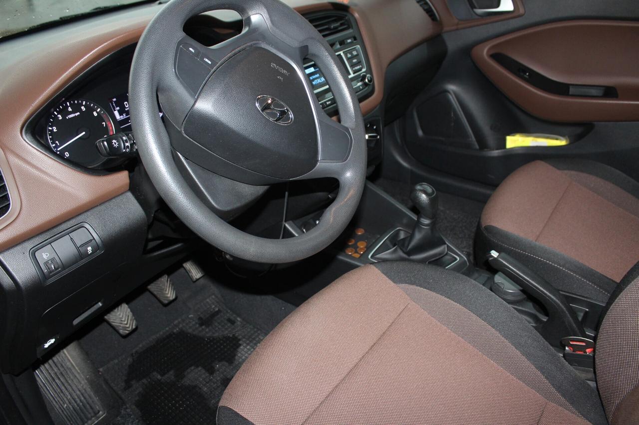 Hyundai i20 1.2 5 porte Econext Blackline