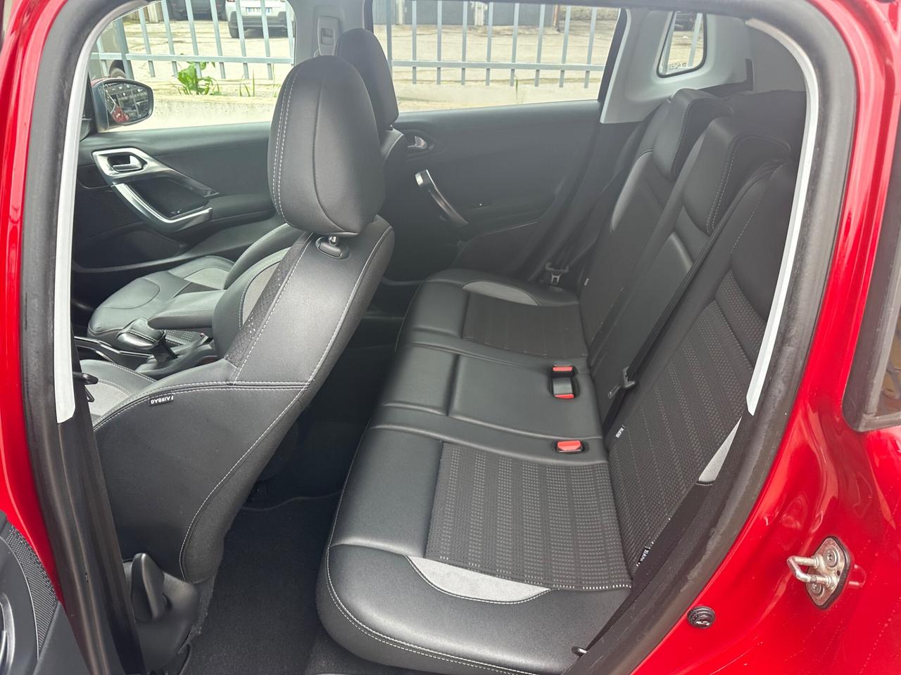 Peugeot 2008 BlueHDi 100 Allure