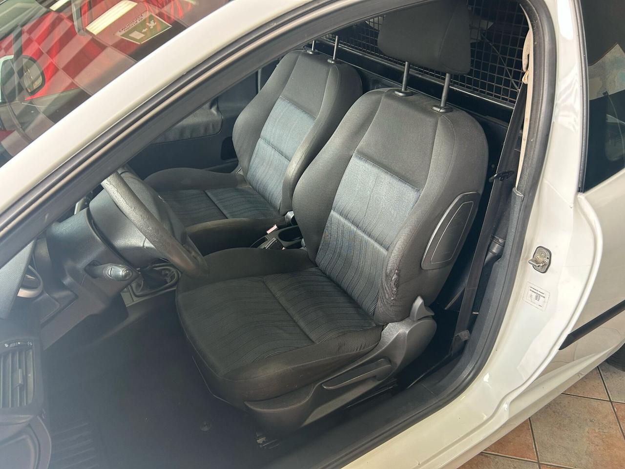 Peugeot 207 hdi 3p - van
