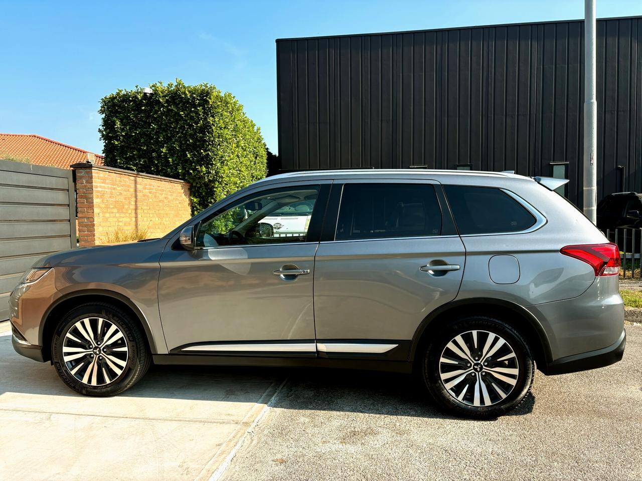 MITSUBISHI OUTLANDER 2.0b/GPL aut 4x4- 7POSTI-2019