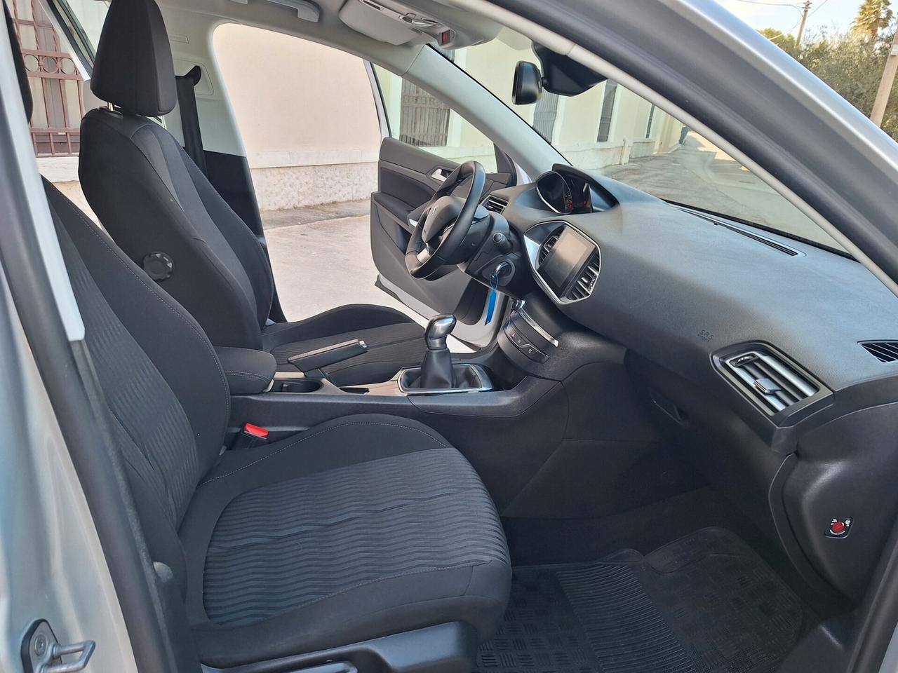 Peugeot 308 1.6 HDi "BERLINA" 114000 KM 2014