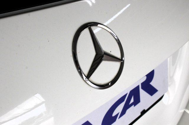 MERCEDES-BENZ A 180 dAutomatic AMGLine Premium Night Edition Uniprop.