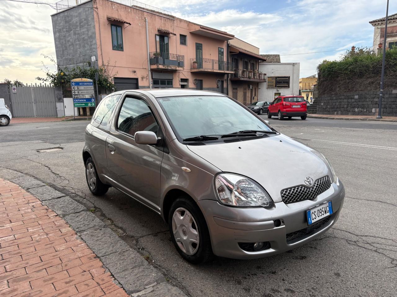 Toyota Yaris 1.0i 16V cat 3 porte Sol