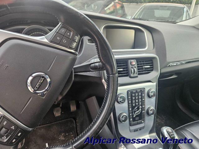 VOLVO V40 D2 R-design cross