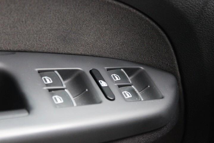 Volkswagen Touran Business 1.6 TDI Comfortline 7 POSTI 8 PNEUMATICI SU CERCHIO IN LEGA ORIGINALE