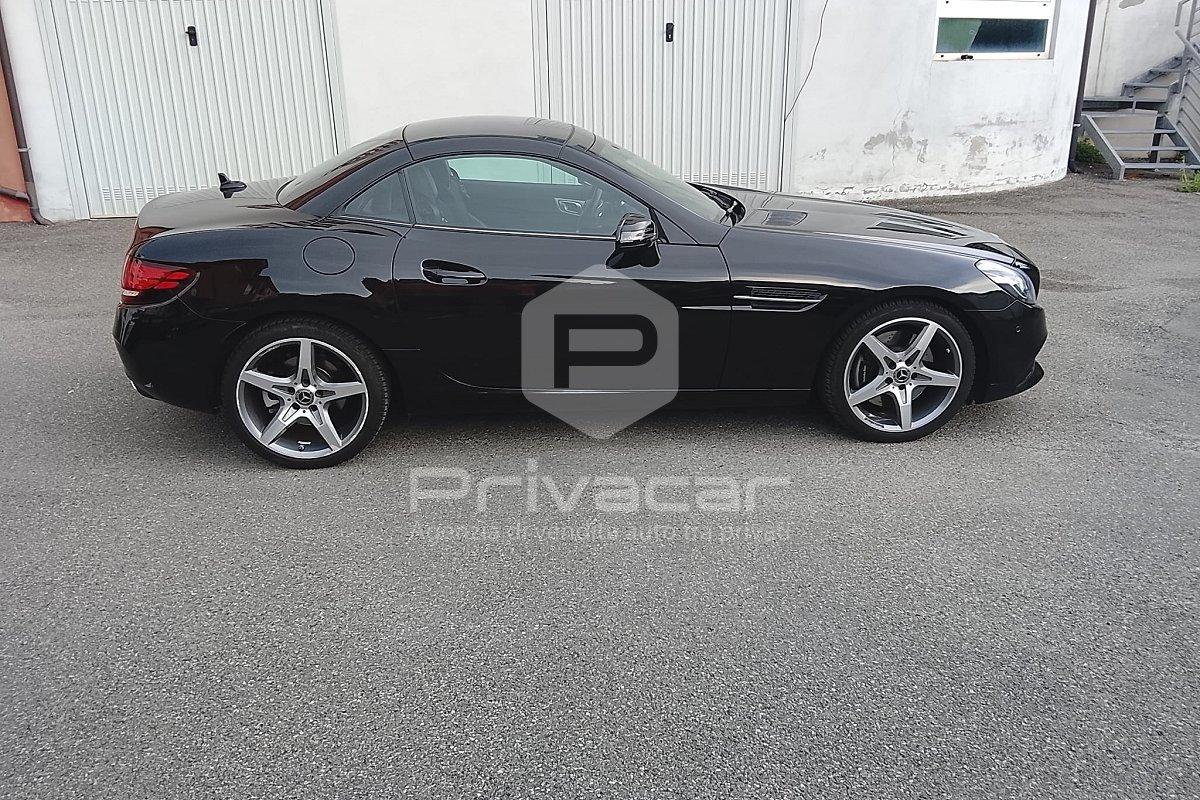 MERCEDES SLC 180 AMG line