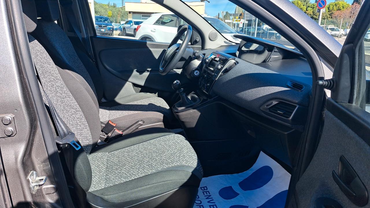 Lancia Ypsilon 1.2 69 CV 5 P. Clima-V.Elettrici-Bluetooth...