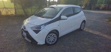 Toyota Aygo Connect 1.0 VVT-i 72 CV 5 porte x-clusiv