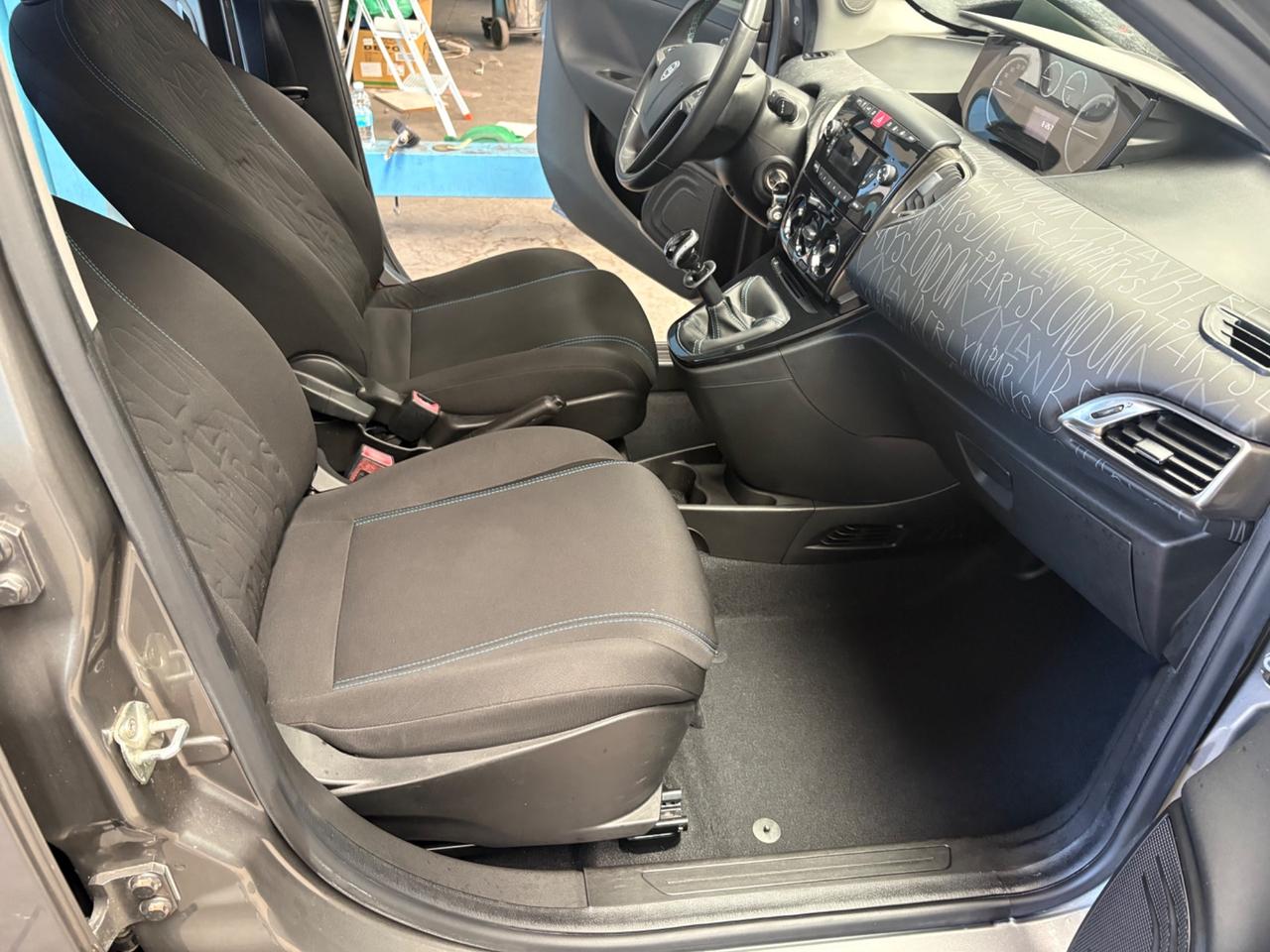 Lancia Ypsilon 0.9 TwinAir 85 CV 5 porte Metano Ecochic Gold