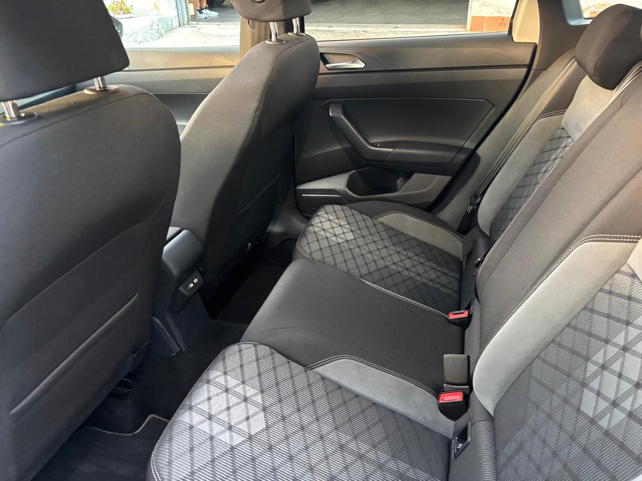 Volkswagen Taigo 1.0 R Line DSG 110CV