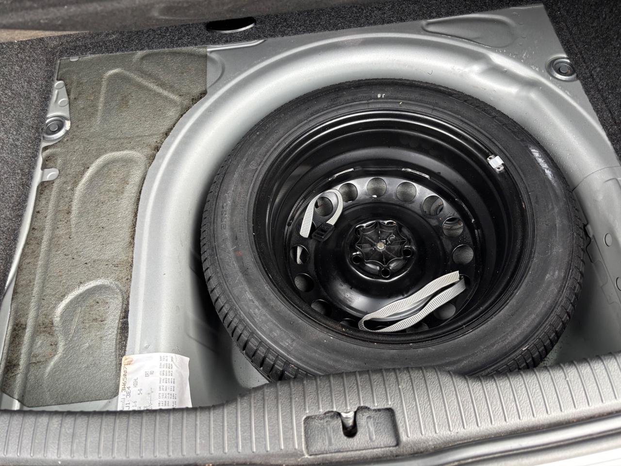 Volkswagen Golf 1.6 5 porte Highline OK NEOPATENTATI