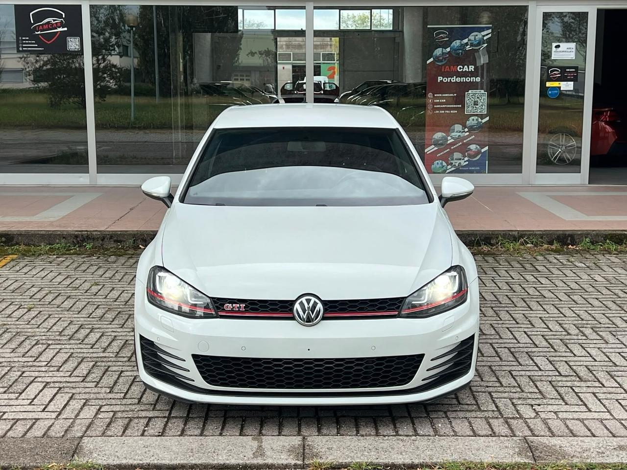 Volkswagen Golf GTI Performance 2.0 TSI 3p. 230cv