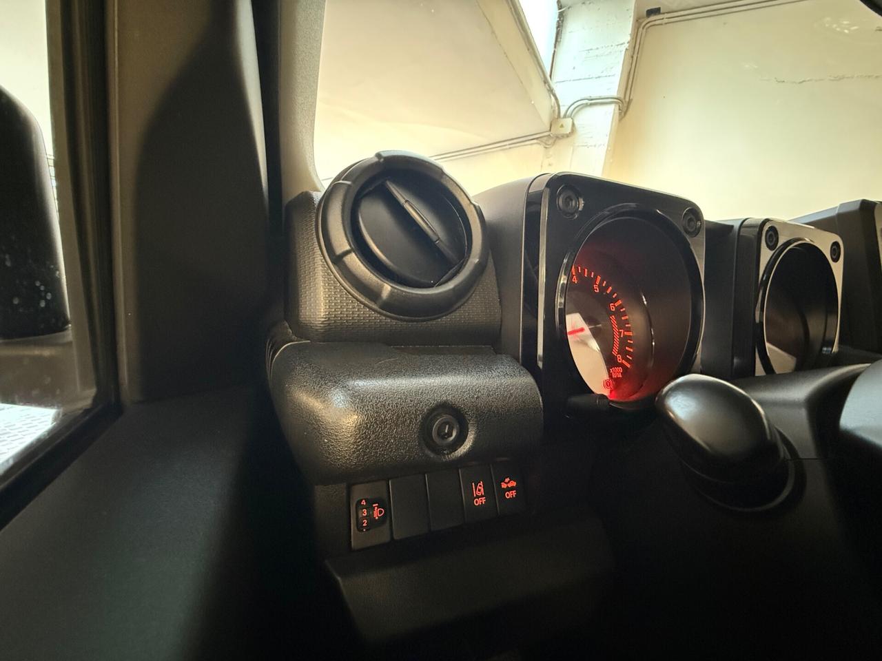 Suzuki Jimny 1.5 5MT PRO (N1)
