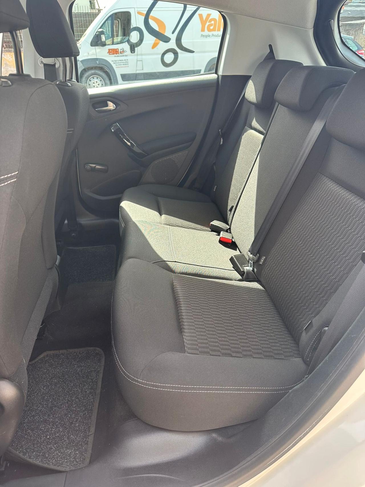 Peugeot 208 PureTech 82 5p. GPL Allure