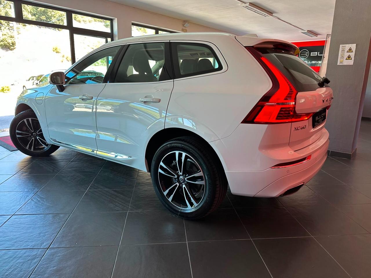 VOLVO XC60 T8 TWIN ENGINE AWD MOMENTUM