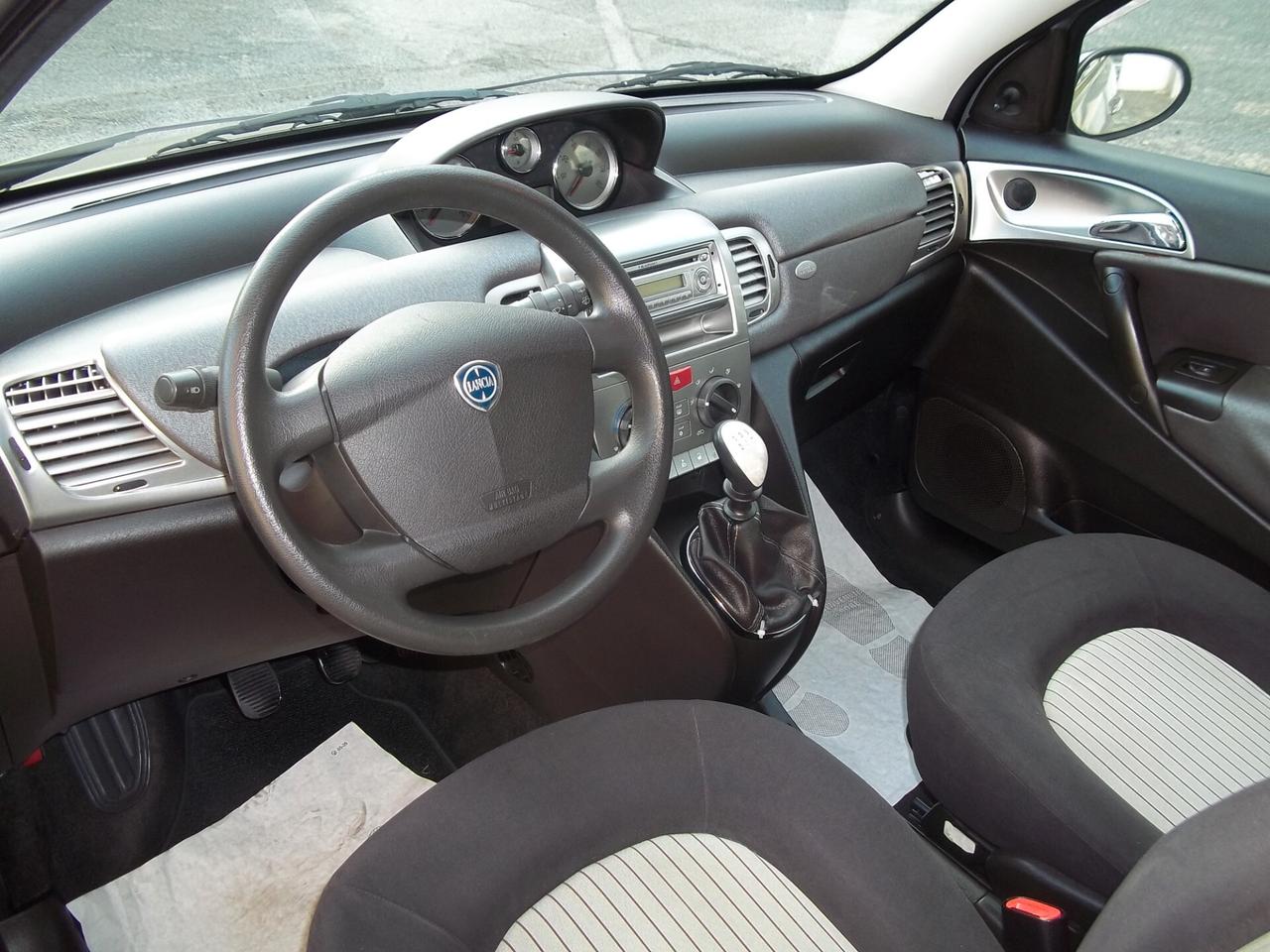 Lancia Ypsilon Oro 1.2 8v Bicolor 115.300 Km Ok neopatentati Euro4