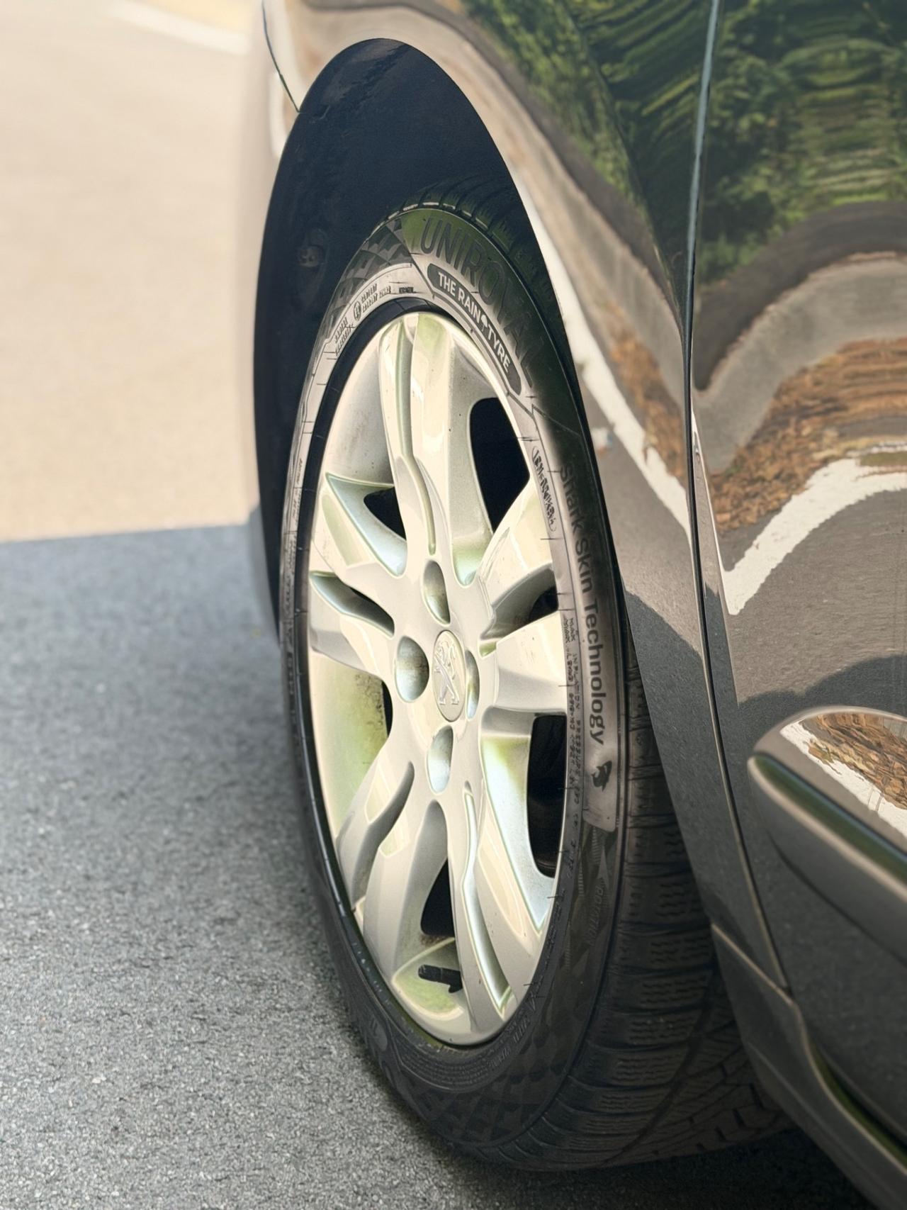 Peugeot 5008 1.6 HDI 115cv 7 POSTI