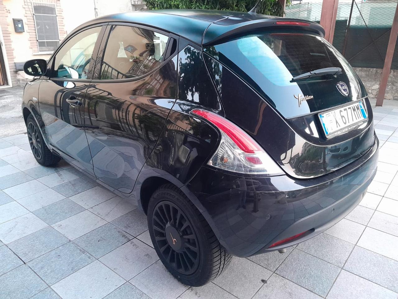 Lancia Ypsilon 1.2 69 CV 5 porte S&S Platinum