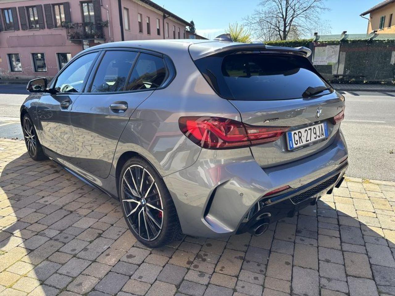 BMW 135 i xDrive NAVI-FULL LED-CAM-19"