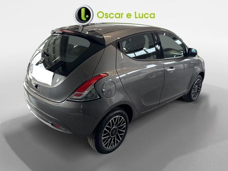 Lancia Ypsilon 1.0 Hybrid 70cv Platino