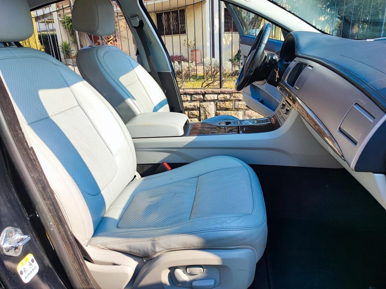 Jaguar XF 2.7D V6 luxury premium tetto panoramico