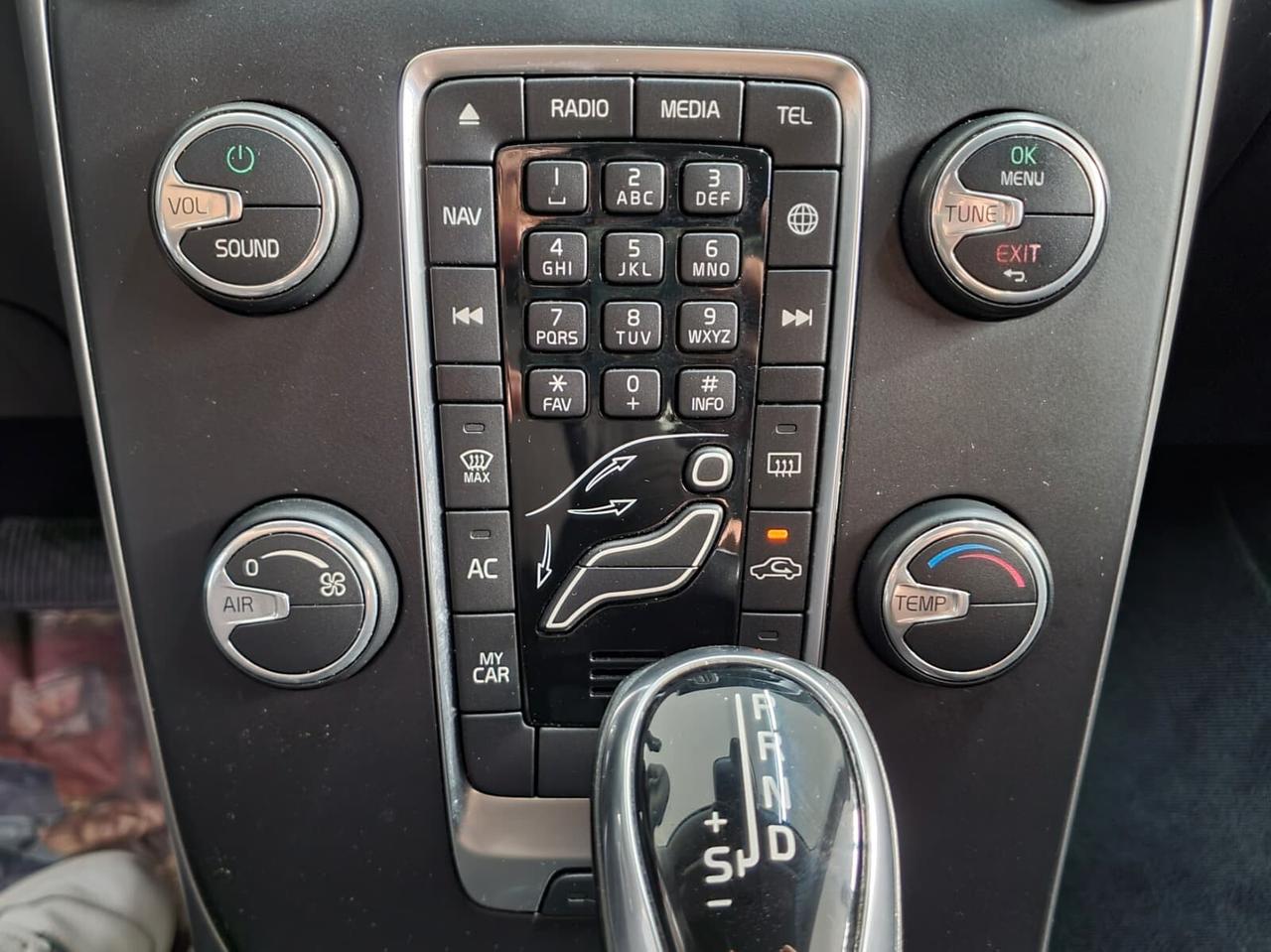 Volvo V40 D2 2.0 Geartronic 120cv R-design 2019