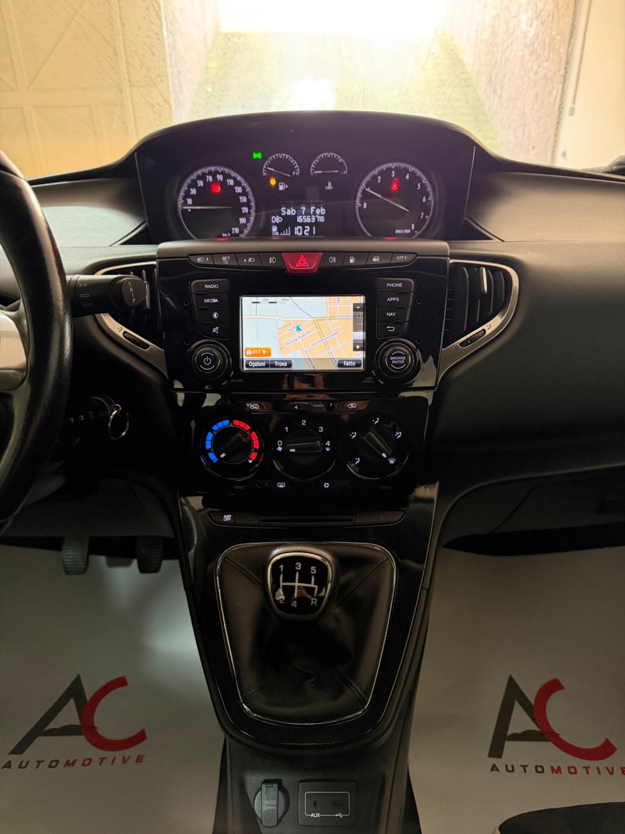 Lancia Ypsilon 0.9 TwinAir 85 CV 5 porte Metano Ecochic Platinum